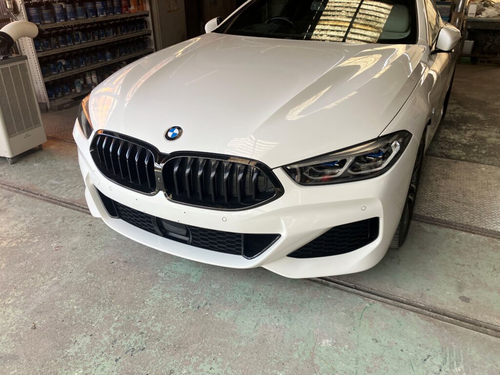 BMW840i グランクーペ Mスポーツ フロントバンパー補修塗装施工事例